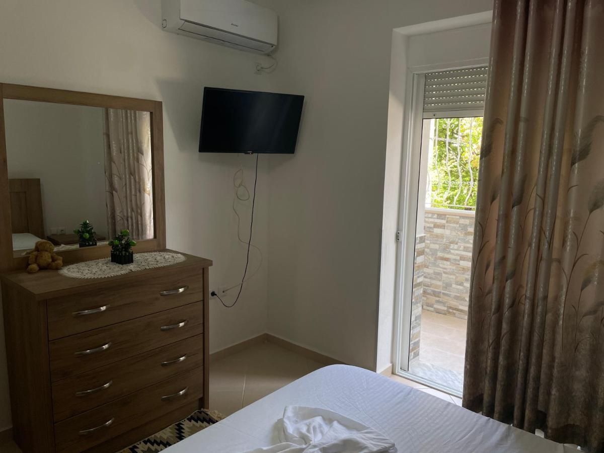 Guest House Taverna Laberia 3 Gjirokastër 外观 照片